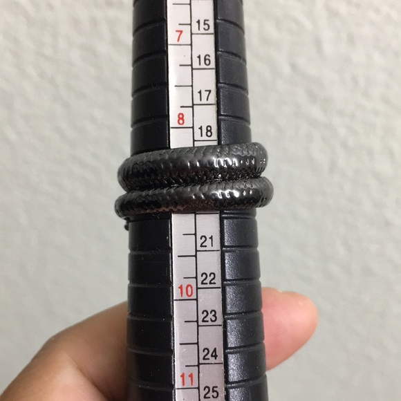 🖤New Snake ring - Picture 10 of 13